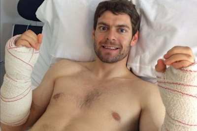 Cal Crutchlow nach der Operation an beiden Unterarmen