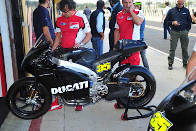 Cal Crutchlows neues Einsatzgerät: Die Ducati mit der 35 steht bereit