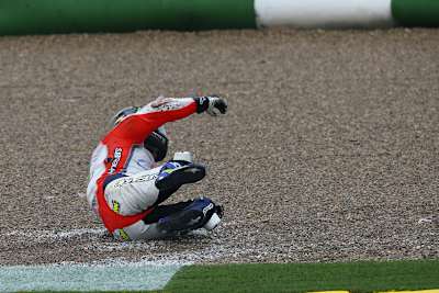 Cal Crutchlow vermutete nach diesem Crash einen Daumenbruch