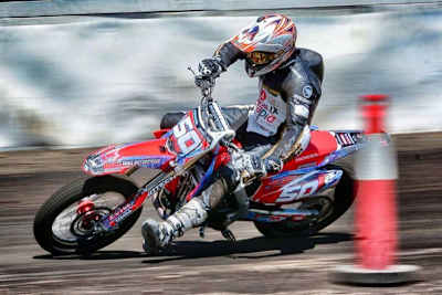 Damian Cudlin auf Probefahrt