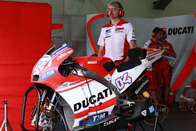 Gigi Dall'Igna mit der alten Ducati GP14.3 in Sepang