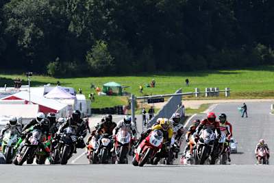 Ralph Schädel (60) stürmt davon, gefolgt von Holger Aue (98)