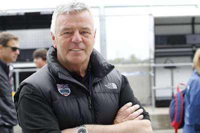 Derek Warwick: «Die haben mit Kevin Magnussen einen jungen Piloten, in den sie viel Geld investiert haben. Er ist offensichtlich ein Fahrer für die Zukunft, deshalb glaube ich, dass sich das Team in einer schwierigen Situation befindet»