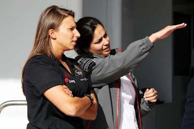 Simona De Silvestro mit Sauber-Teamchefin Monisha Kaltenborn