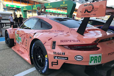 Erinnert an die rosa Sau von 1971: Der Porsche 911 RSR von Michael Christensen, Kévin Estre und Laurens Vanthoor