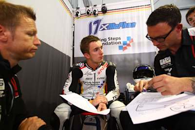 2014 gemeinsam bei Honda: RTG-Teamchef Dirk Heidolf (li.), Techniker Norman Rank (re.) und John McPhee, der wohl bleiben wird