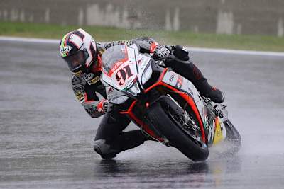 Aprilia-Pilot Leon Haslam ist ein Regenspezialist