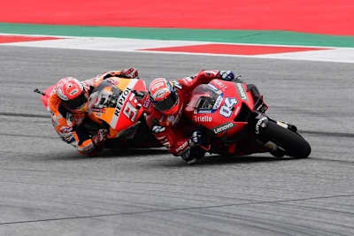 Andrea Dovizioso und Marc Márquez lieferten sich ein Duell bis auf die letzten Meter