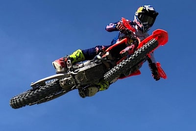 Andrea Dovizioso macht auf dem MX-Bike eine gute Figur