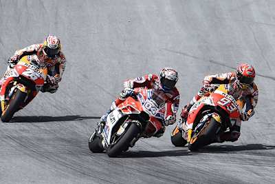 Andrea Doviziso gegen Marc Márquez