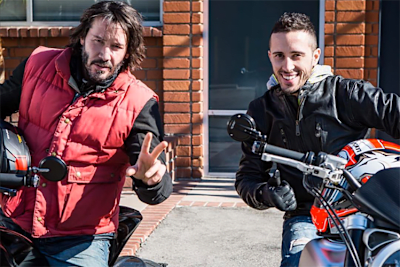Keanu Reeves mit MotoGP-Star Andrea Dovizioso