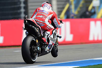 Andrea Dovizioso auf der Ducati Desmosedici GP15