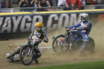 Nicki Pedersen am Boden, Matej Zagar kann nicht ausweichen