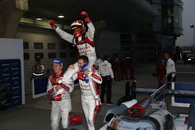 Mit einem geliehenen Reifensatz zum Sieg: Lotterer und Fässler feiern Treluyer