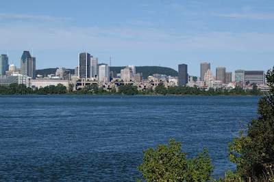 Kaufen sich Amerikaner in Montreal ein?