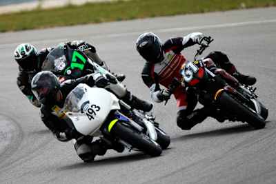Harter Kampf in der Klasse Moto Lightweight