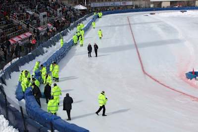 Die Strohballen werden nach innen verlegt