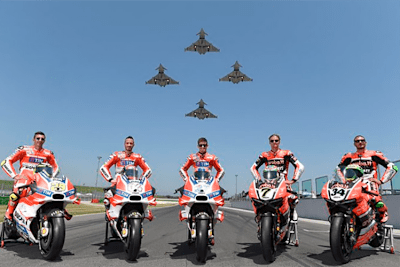 Die MotoGP-Piloten Iannone und Dovizioso, Testfahrer Casey Stoner und die Superbike-Asse Chaz Davies und Davide Giugliano 