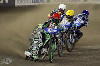 Während Patryk Dudek (Rot) 18 Punkte holte, gelangen Jason Doyle (Blau) nur zehn