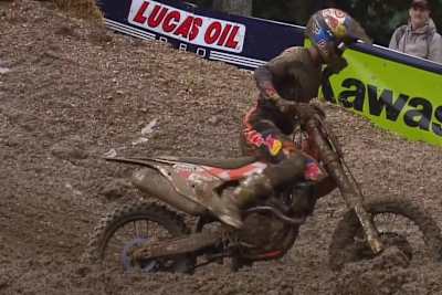 Ryan Dungey beschädigte sich nach seinem Sturz das Bike