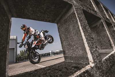 Ins Bild gestellt: KTM 690 SMC R