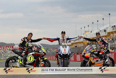 2010: Die Weltmeister Toni Elias (Moto2), Jorge Lorenzo (MotoGP) und Marc Márquez (125 ccm)