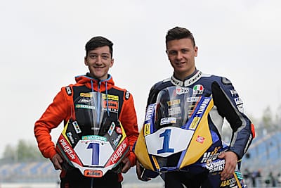 Toni Erhard und Max Enderlein (v.li.) wollen die 1 behalten