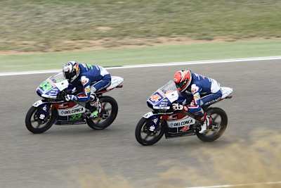 Fabio Di Giannantonio setzt zum Überholmanöver an Enea Bastianini an