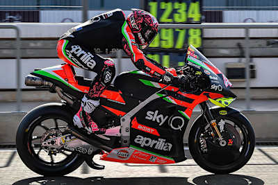 Aleix Espargaró beim Verlassen der Box in Doha