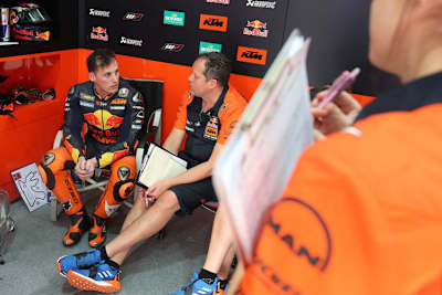 Pol Espargaró mit seinem legendären Crew-Chief Paul Trevathan