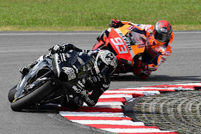 Test in Sepang: Aleix Espargaró (41) vor Marc Márquez