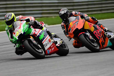 Aleix Espargaró vor Mika Kallio