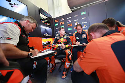 Pol Espargaró und Crew-Chief Paul Trevathan