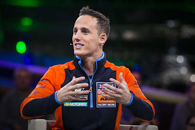 Pol Espargaró präsentiert in Hangar-7 die MotoGP-KTM für 2018