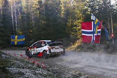 Elfyn Evans führt auch in Schweden