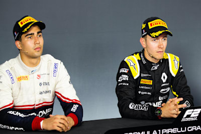 Jean Alesi (Dritter von links) mit den früheren GP-Piloten Berger, Danner, Piquet, Patrese, Martini und Prost