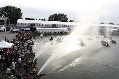 Eine freundliche Dusche der Feuerwehr von Montreal