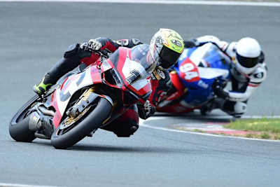 Javier Forés trickst Reiterberger auf den letzten Metern aus