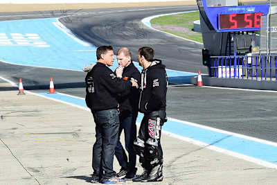 Vor dem Sturz: Manager Laurent Fellon, Teamchef Aki Ajo und Johann Zarco