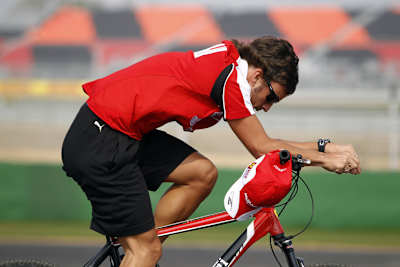 Fernando Alonso ist gerne auf zwei Rädern unterwegs