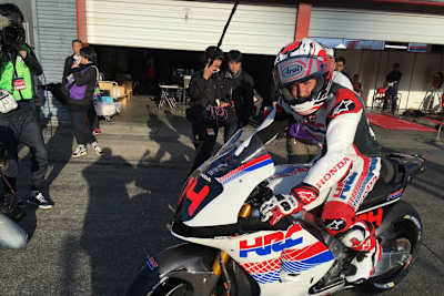 Ungewohntes Bild: Fernando Alonso auf zwei Rädern