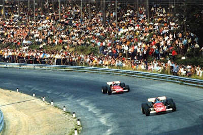 Jacky Ickx vor Clay Regazzoni auf dem Österreichring 1970