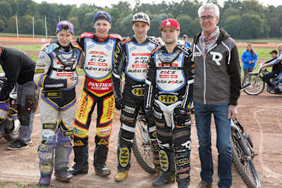 Die siegreichen Herxheimer: Celina Liebmann, Lukas Fienhage, Mark und Erik Riss, Klaus Dudenhöffer