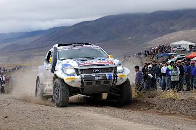 Alvarez/Graue im Ford Ranger