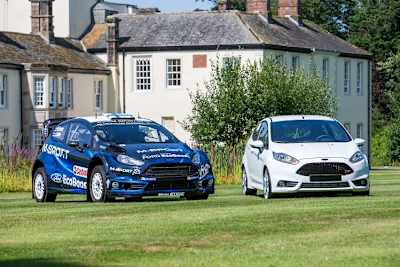 Der neue Ford Fiesta RS WRC (li.)