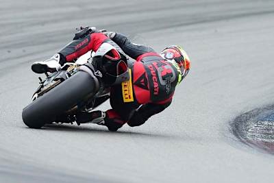 Javier Fores zeigt dem Rest sein Hinterrad