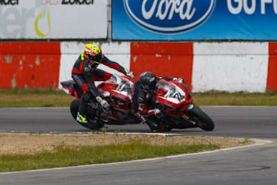 Javier Fores hinter Max Neukirchner