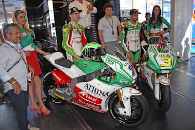 Im neuen Design: Die Moto2-Fahrer Baldassarri und Corsi