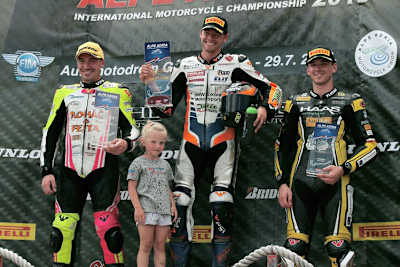 Arnaud Friedrich (re.) mit Pokal in Rijeka