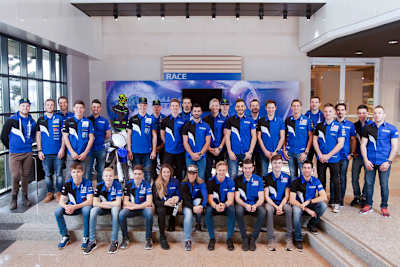 Marvin Fritz gemeinsam mit den Yamaha-Kollegen